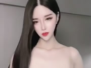 Salope asiatique danse nue et masturbation