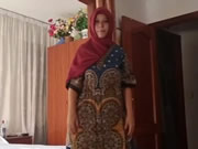 Salope arabe en hijab rouge